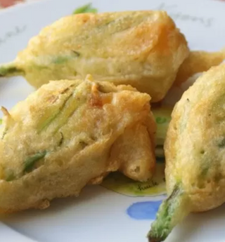 Fiori di zucca con mozzarella e alici - 3 pezzi