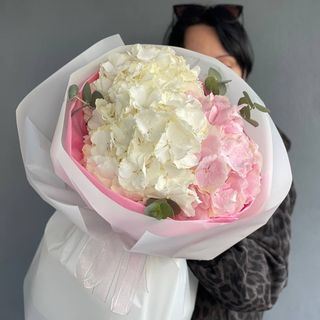 Букет з гортензій білих та рожевих