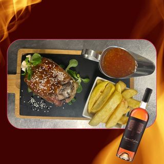 2xCiolan de Porc + Cartofi cu Usturoi si Patrunjel + o Sticla de vin