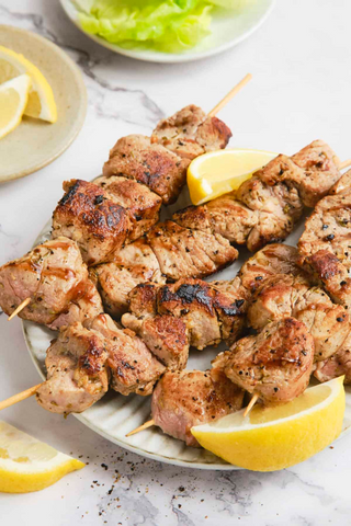 Frigărui DALI de porc cu salată de varză