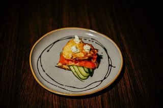 Деруни з творожним мусом та слабосоленою сьомгою