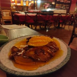 Pato Asado en Salsa de Piel de Naranja