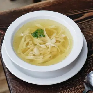 Суп з куркою та локшиною (300г)