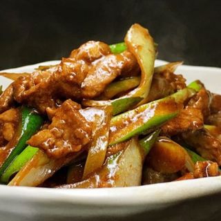 96N-Ternera Con Salsa Yakiniku