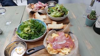 Omlet sa sirom i pršutom