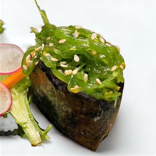 Gunkan wakame y sésamo