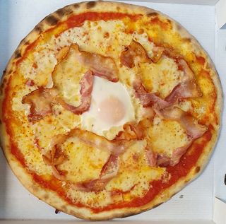 Pizza Con Embutido Carbonara (33 Cm.)