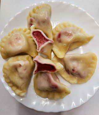 Pierogi z całymi truskawkami porcja 10szt