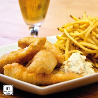 Peixe e Fritas com Molho Tártaro Caseiro