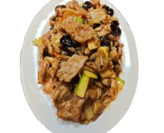 61. Пържено свинско с черни гъби, яйца, бамбук и краставици (700г)