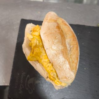 Sandes de ovo mexido