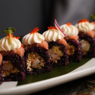 Tiger roll (in riso venere)