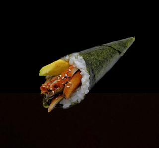 Temaki de anguila con aguacate