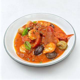 Creveti picanti cu sos rosii si masline