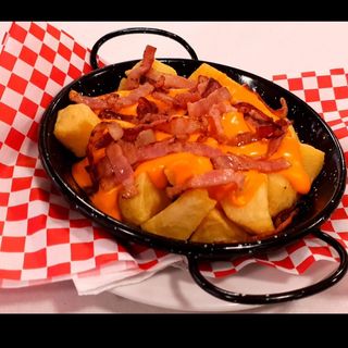 Patatas con chedar  Y Bacon Crujiente.