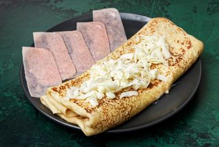 Palačinka sa šunkom, pavlakom i kačkavaljem