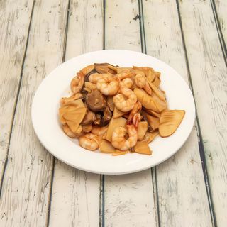 gambas con bambú y setas chinas