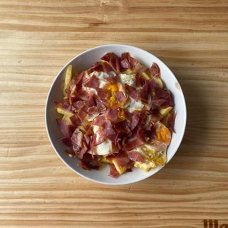 Ración De Huevos Rotos Con Jamón Serrano 