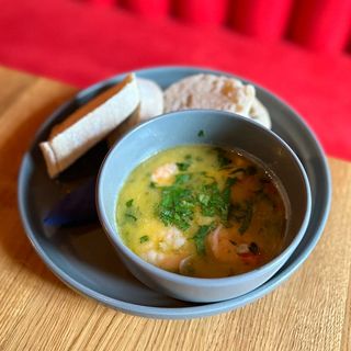 Krewetki w sosie maślano-winnym