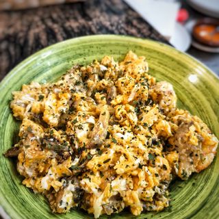 Revuelto De Setas Y Langostinos