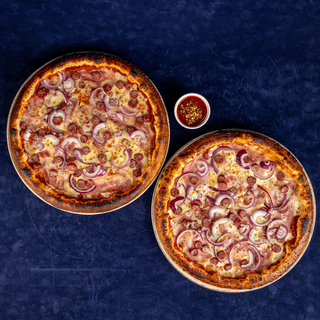 PIZZA FAMILY 1+1 + o băutură + sos