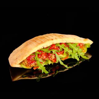 Паніні з фетою та запеченим перцем