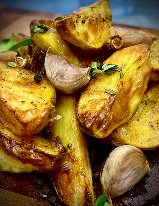 Cartofi aurii la cuptor