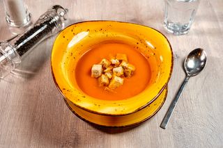 Supă cremă de legume cu crutoane