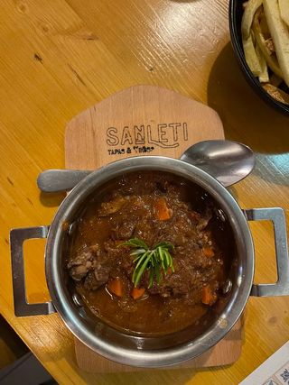 Bochechas Estufadas em Vinho Tinto