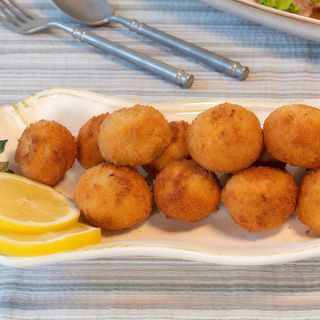 CROQUETAS DE POLLO / MARISCO MEDIA