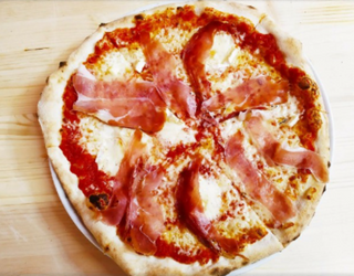 Pizza panna e speck