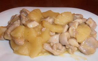 402. Pollo con ananas fresco in guscio