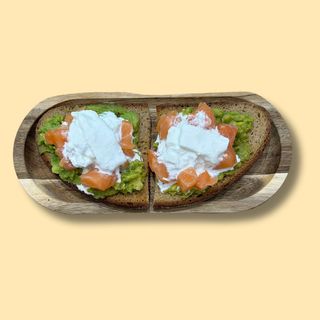 Avocado toast salmone plus