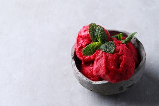 Helado artesanal de frutos rojos