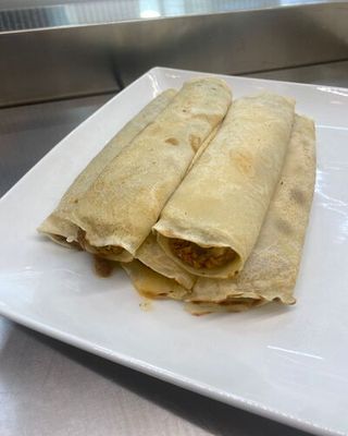 Canelones De Ternera ( Salsa Y Queso ) 2Ud.