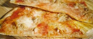 Pizza piatto tonno