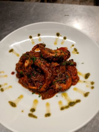 Октопод със сос Наполи  и маслини (300г)