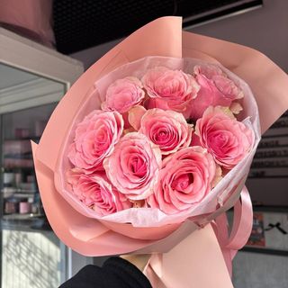 9 рожевих троянд