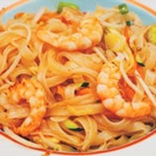 173. Spaghetti di riso thailandese con gamberi e verdure