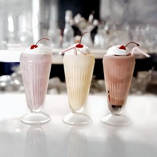 Молочный коктейль "Сникерс" (300 мл.)