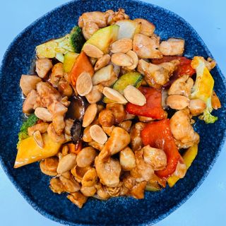 158. Pollo Con Almendra