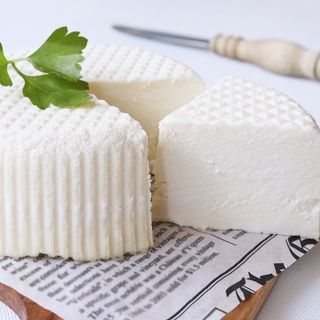 Tostada burgalesa tomate queso fresco