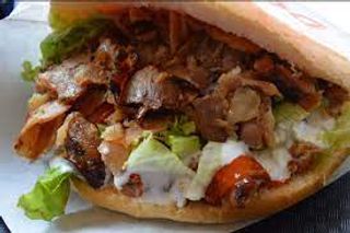 Kebab Con Ensalada Y Queso