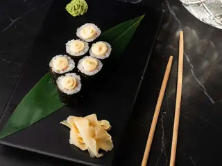 Хосомакі з креветкою