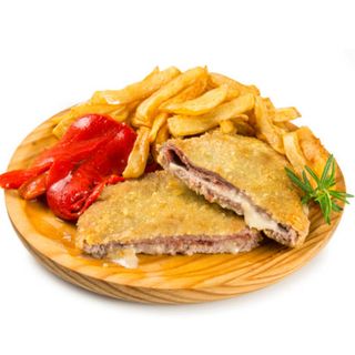 Plato De Cachopo Con Ensaladilla Y Patatas