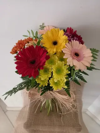 Ramo de Flores Gerberetes i Margarides
