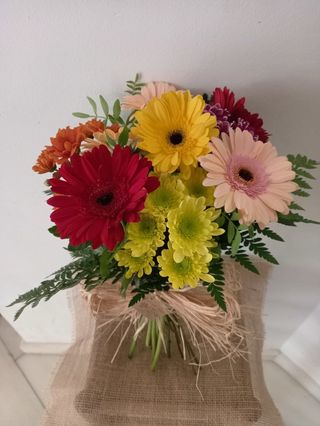 Ramo de Flores Gerberetes i Margarides