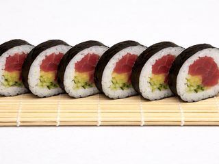 Futomaki z tuńczykiem 6 szt.