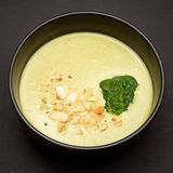 Крем-суп зі шпинатом та мигдалевими пластівцями (200г)