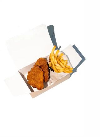 Udko z kurczaka w panierce z posypką Smasher 2 sztuki + frytki